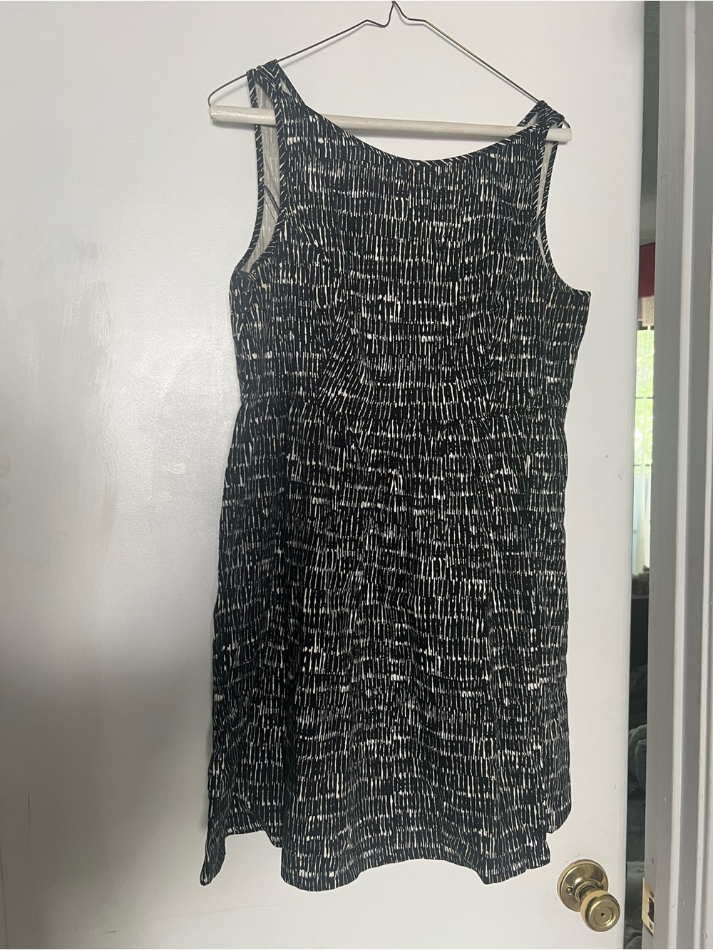 Sleeveless Black and White Patterned Women’s Dress